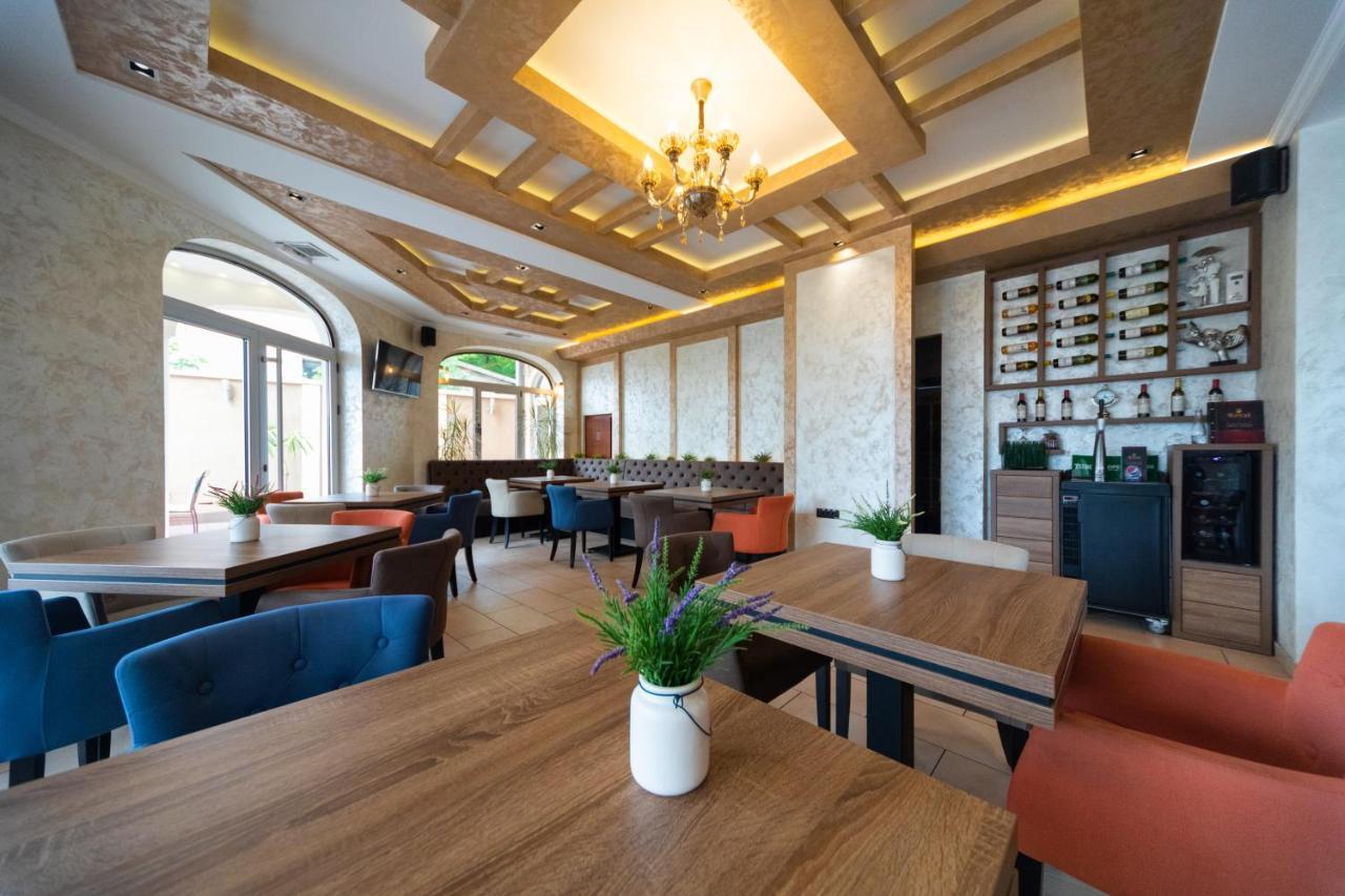 Garni Hotel Royal Crown Subotica Exterior foto