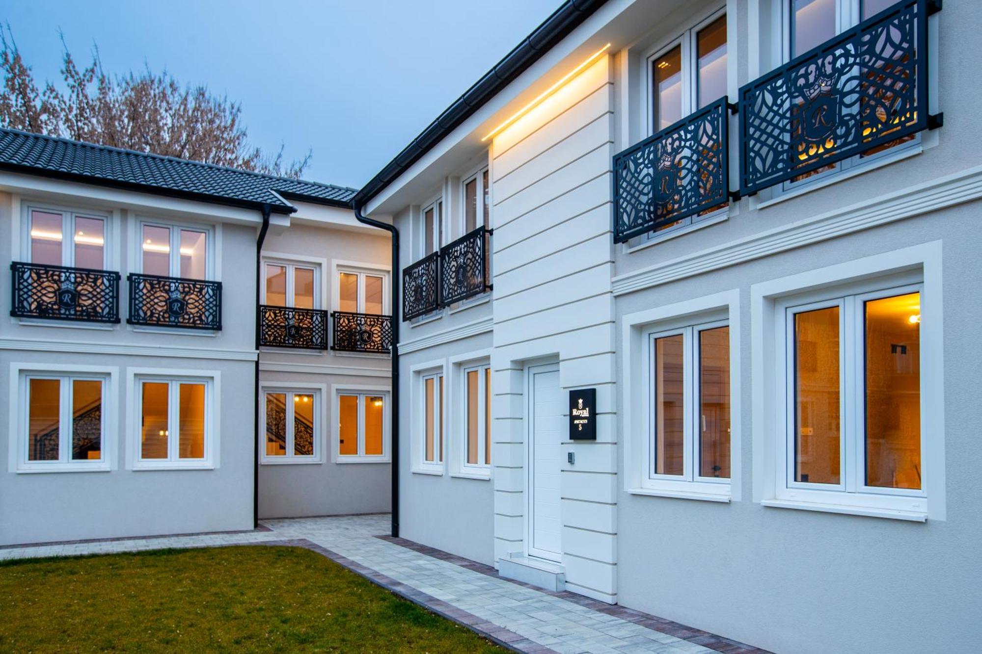 Garni Hotel Royal Crown Subotica Exterior foto